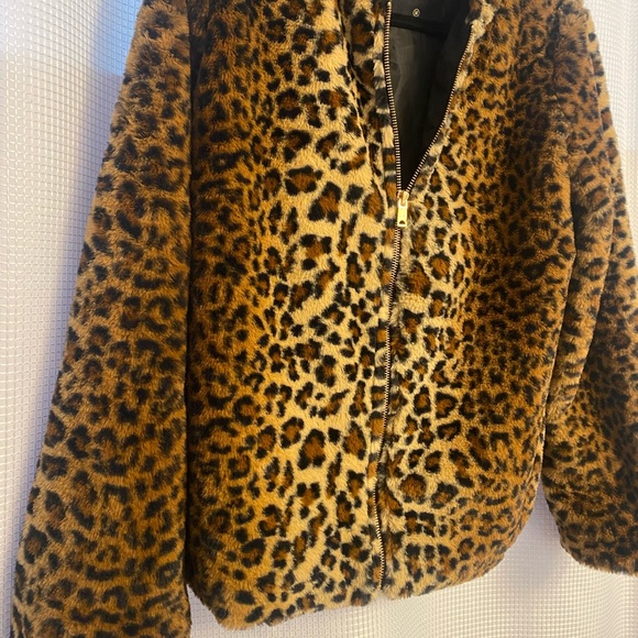 New Cute Faux Fur coat - Picture 4 of 5